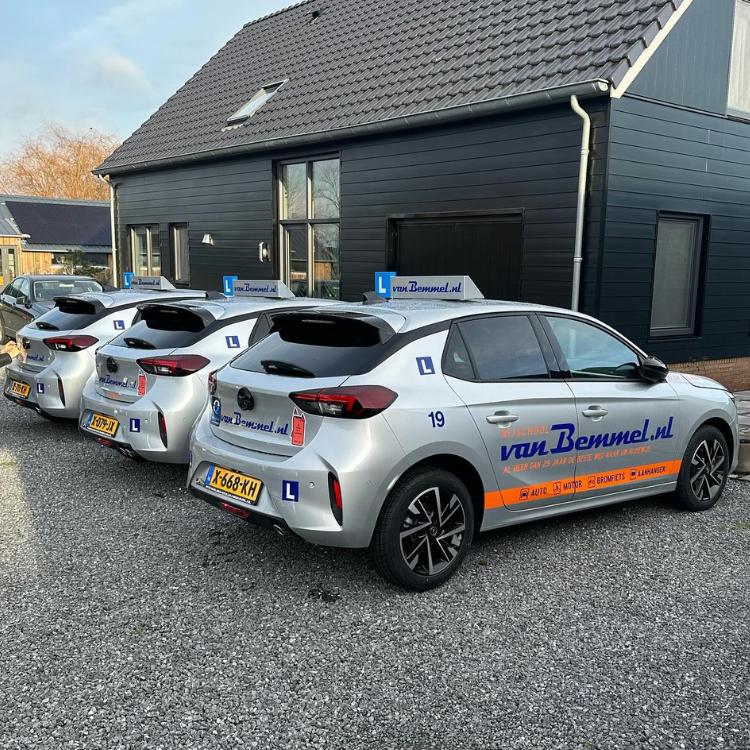 Rijles volgen in Alblasserdam door instructeurs van Rijschool van Bemmel